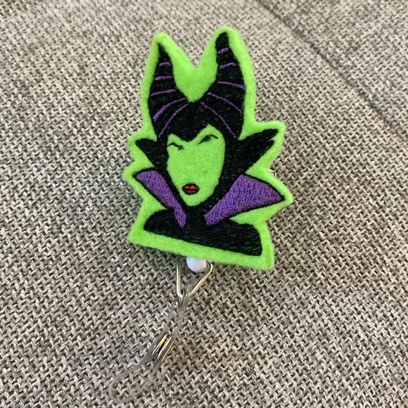 Disney Villians ponytail scrub cap with Malificent badge reel - Picture 2 of 4